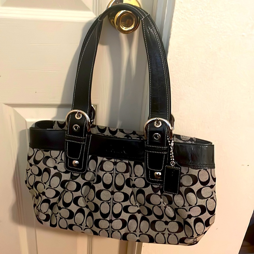 Coach bag, pre-owned, good condition, no stains or scratches inside